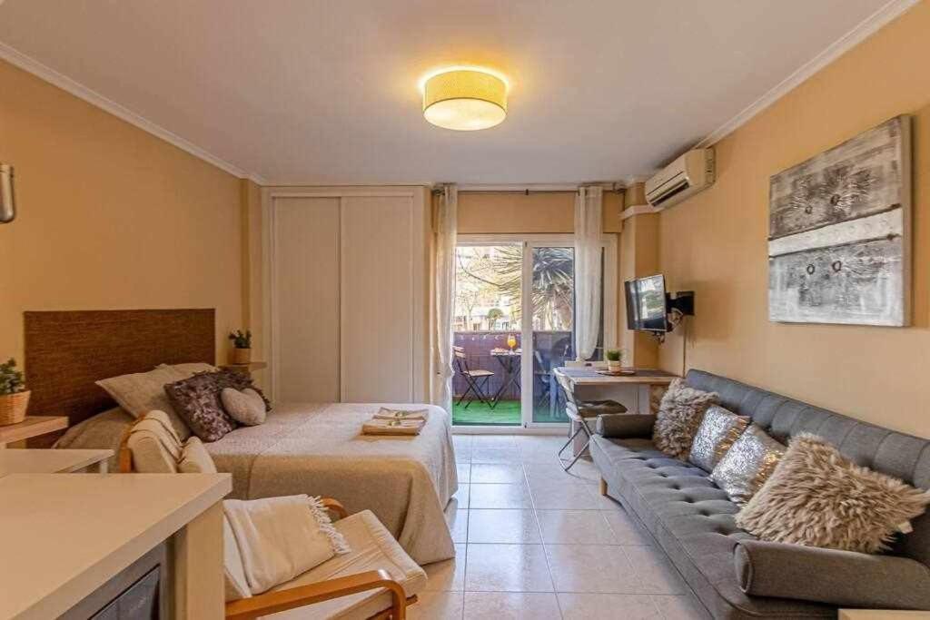 797 Holiday Rentals - Equipado Estudio Cerca Del Parque La Paloma เบนัลมาเดนา ภายนอก รูปภาพ