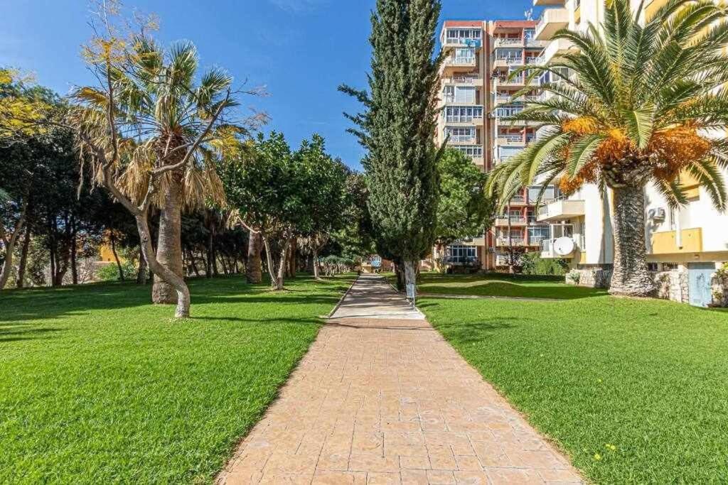 797 Holiday Rentals - Equipado Estudio Cerca Del Parque La Paloma เบนัลมาเดนา ภายนอก รูปภาพ